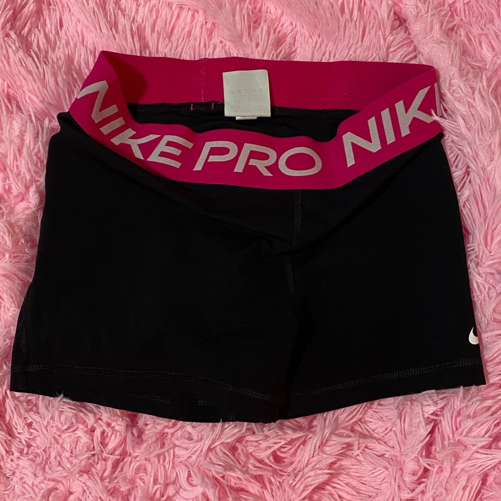 black nike pro womens 3” shorts with pink waistband